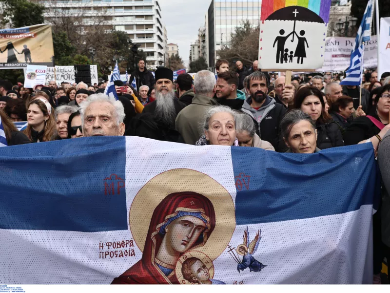 σύνταγμα πορεία