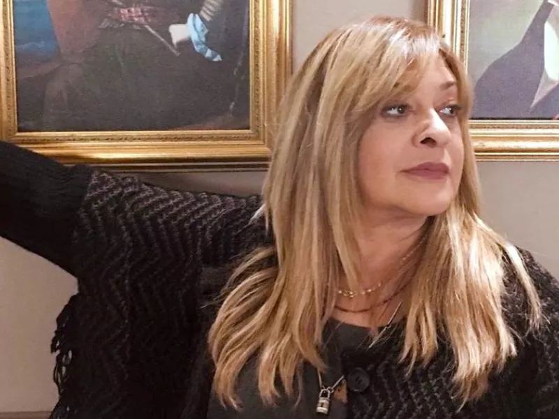 Τζόυς Ευείδη: «Φημίζομαι για τις τούμπες που έχω φάει πάνω στη σκηνή»