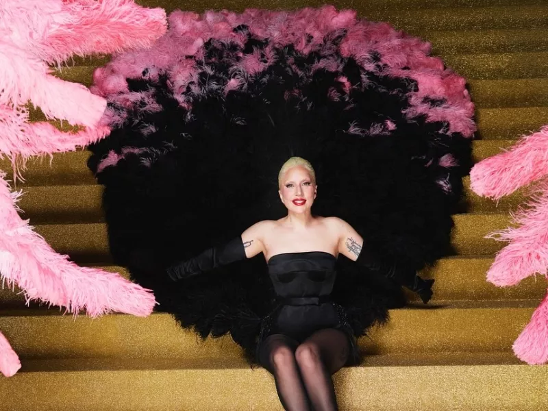 Η Lady Gaga σαγήνευσε στην τελετή έναρξης των Ολυμπιακών Αγώνων με Dior Couture