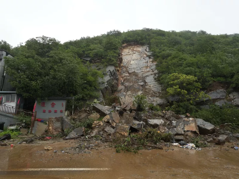 Κίνα: Τουλάχιστον 2 νεκροί και 17 αγννοούμενοι από τις κατολισθήσεις 