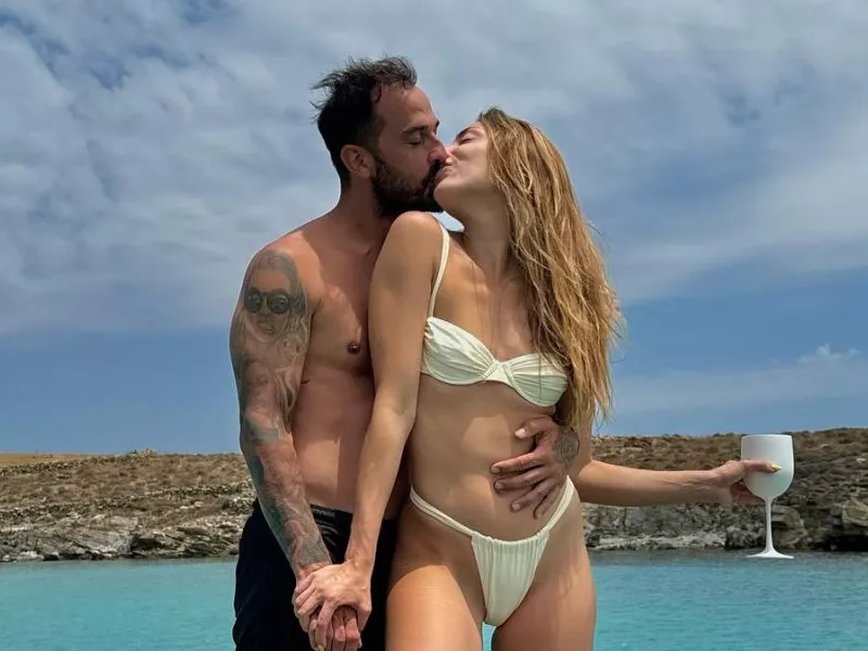 Ο Άρης Σοϊλέδης ζει τον έρωτά του με τη Μαριλίνα έχοντας στο μπράτσο του την Αντωνά
