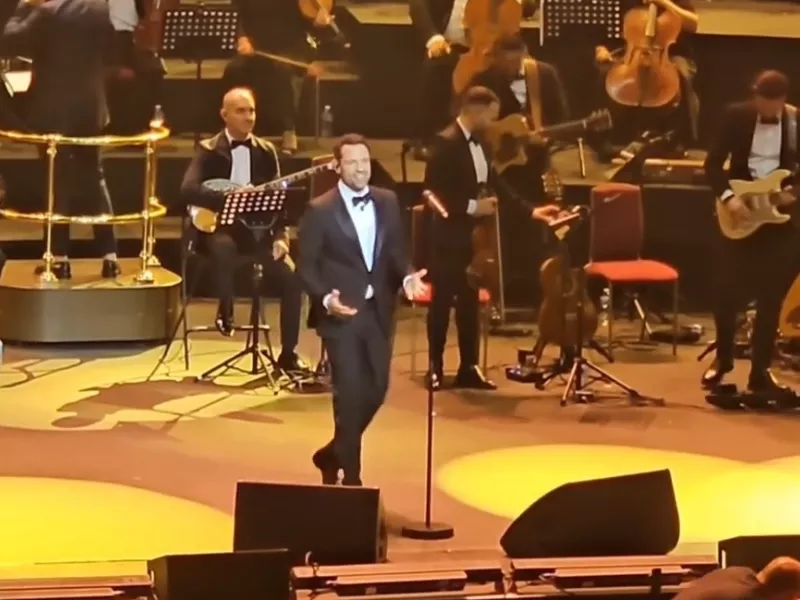 Κωνσταντίνος Αργυρός: Το τραγούδι που αφιέρωσε στη Μαρινέλλα από τη σκηνή του Royal Albert Hall