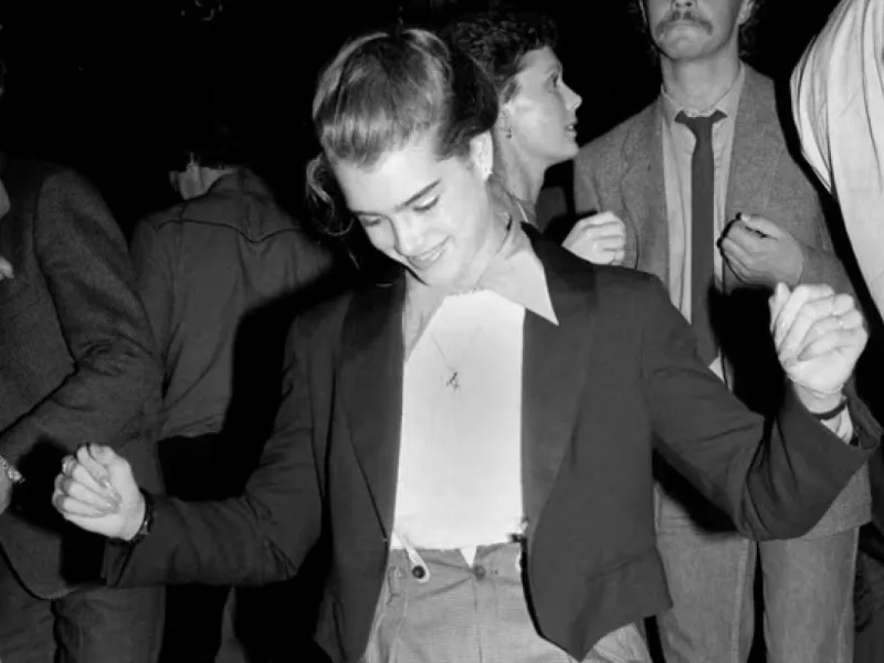 H Brooke Shields μας δείχνει πώς χόρευε στα 80s και το έχει ακόμα