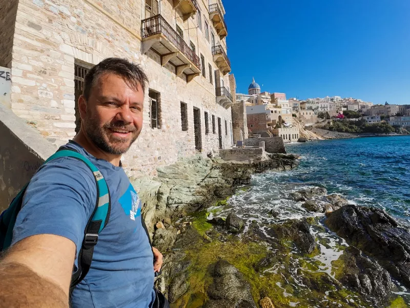 Happy Traveller στη Σύρο