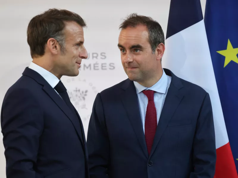 Μακρόν Λεκορνί