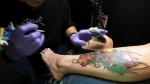 Ασφαλέστερα τα τατουάζ στην Ευρώπη- Τι αλλάζει με τους νέους κανόνες της ΕΕ για τα χημικά 