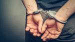 Συνελήφθη αστυνομικός που έκλεψε χρήματα κρατούμενων μεταναστών