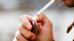Έρευνα: Η μοναξιά οδηγεί σε αυξημένο κάπνισμα